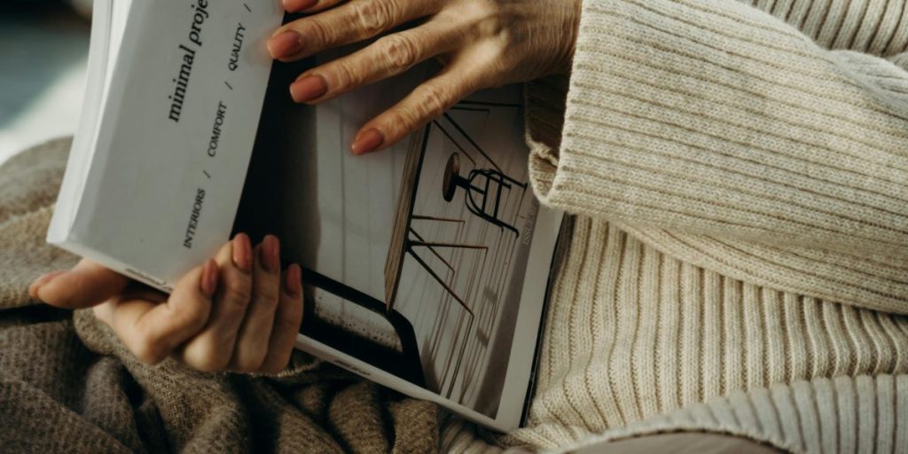 This article helps readers cut through endless book recommendations by spotlighting Stephenie Meyer's work and placing her alongside other major speculative fic...