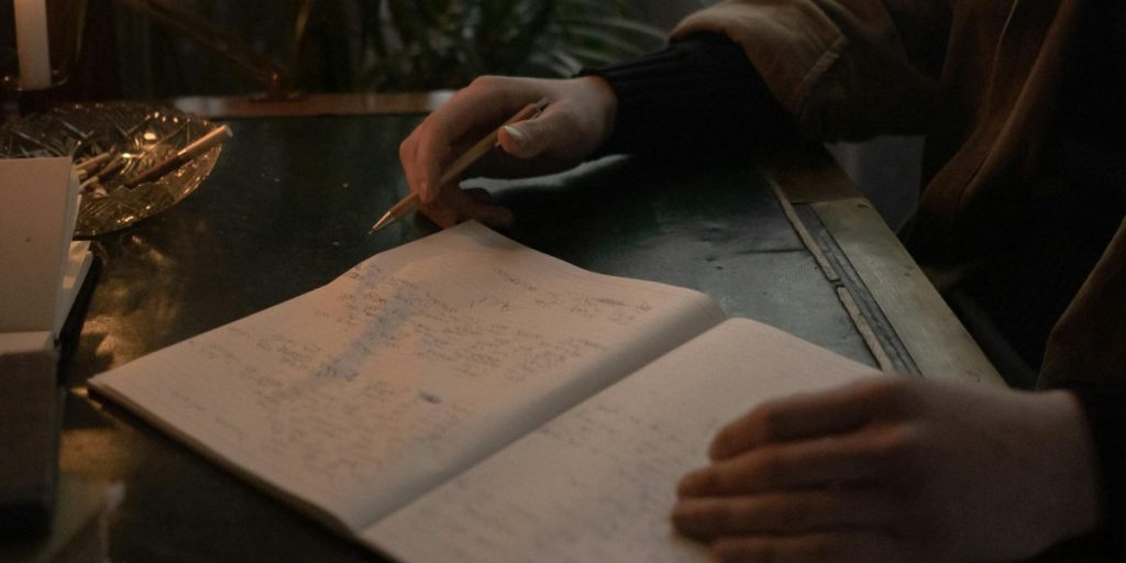 This article is a reader-friendly guide to Donna Tartt and her three major novels—The Secret History (1992), The Little Friend (2002), and The Goldfinch (2013)—...