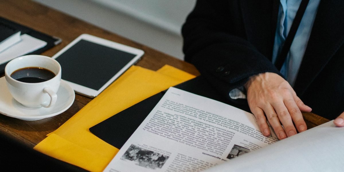 Even busy readers can maintain a consistent journaling habit using quick and focused review formats.